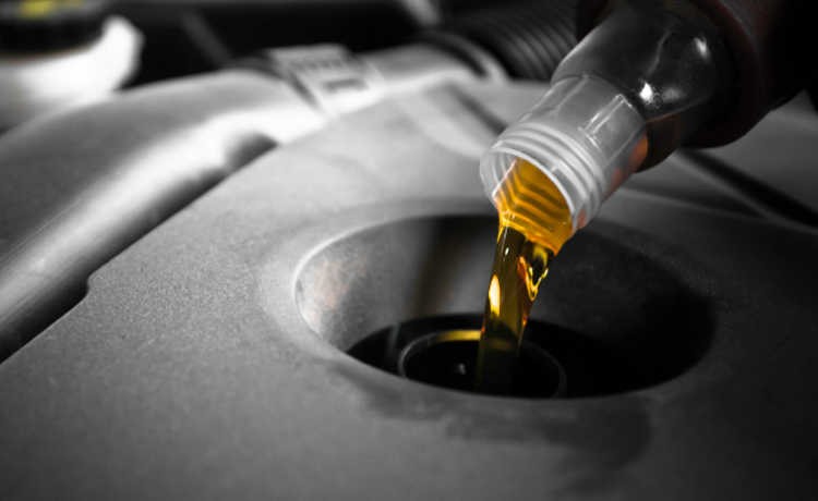 http://gerencieme.sejamaior.com.br/Content/imgNoticias/Biosolvit-Novo/670f93_50-750-oleo-lubrificante-750.jpg